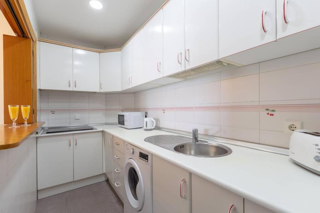 マラガPlaya Huelin Apartamentoアパートメント エクステリア 写真