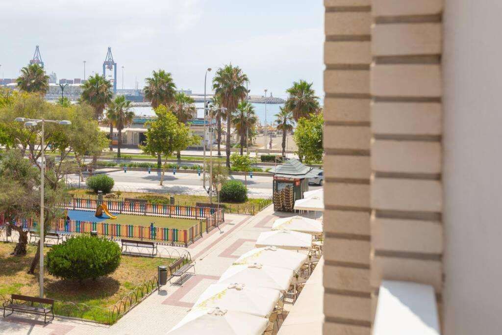 マラガPlaya Huelin Apartamentoアパートメント エクステリア 写真